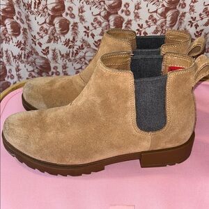 Sorel Women's Tan Suede Chelsea Ankle Boots 8.5 good condition